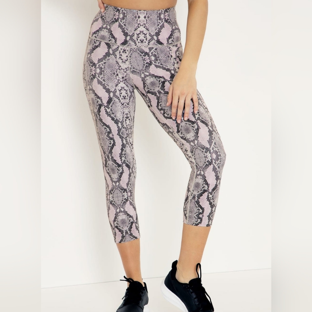 🔴SALE! NWOT Blackmilk Pink Snakeskin Print High Waist Capri Active Leggings